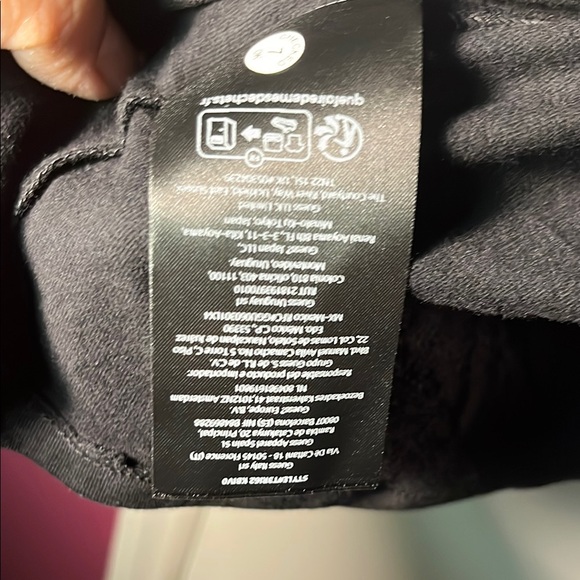 GUESS Black Graphic Men's T-Shirt - Picture 7 of 11